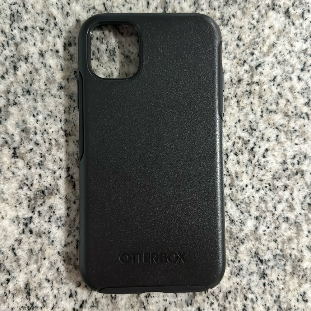 iPhone 11 OtterBox Symmetry in Black